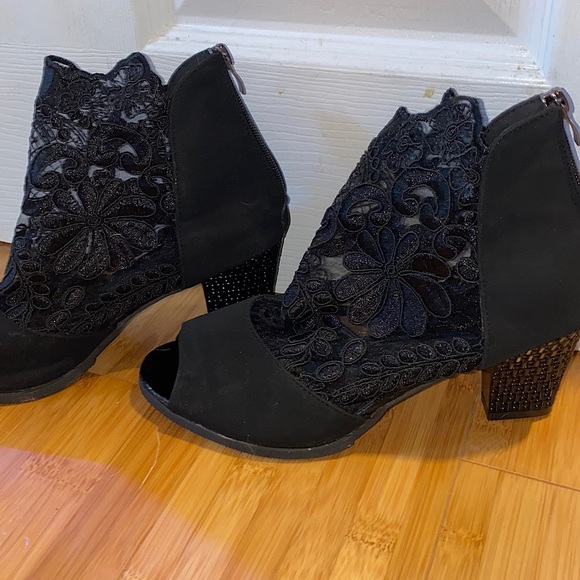 Black lace heels with open toe - Picture 3 of 6